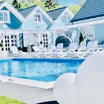 Dom wakacyjny Baltic Family - Całoroczne Nad Morzem Basen Kidsclub Rowery Mielno (Koszalin)